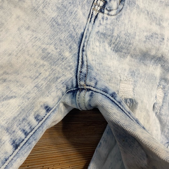 4/$16 Risen Jeans - Picture 9 of 12